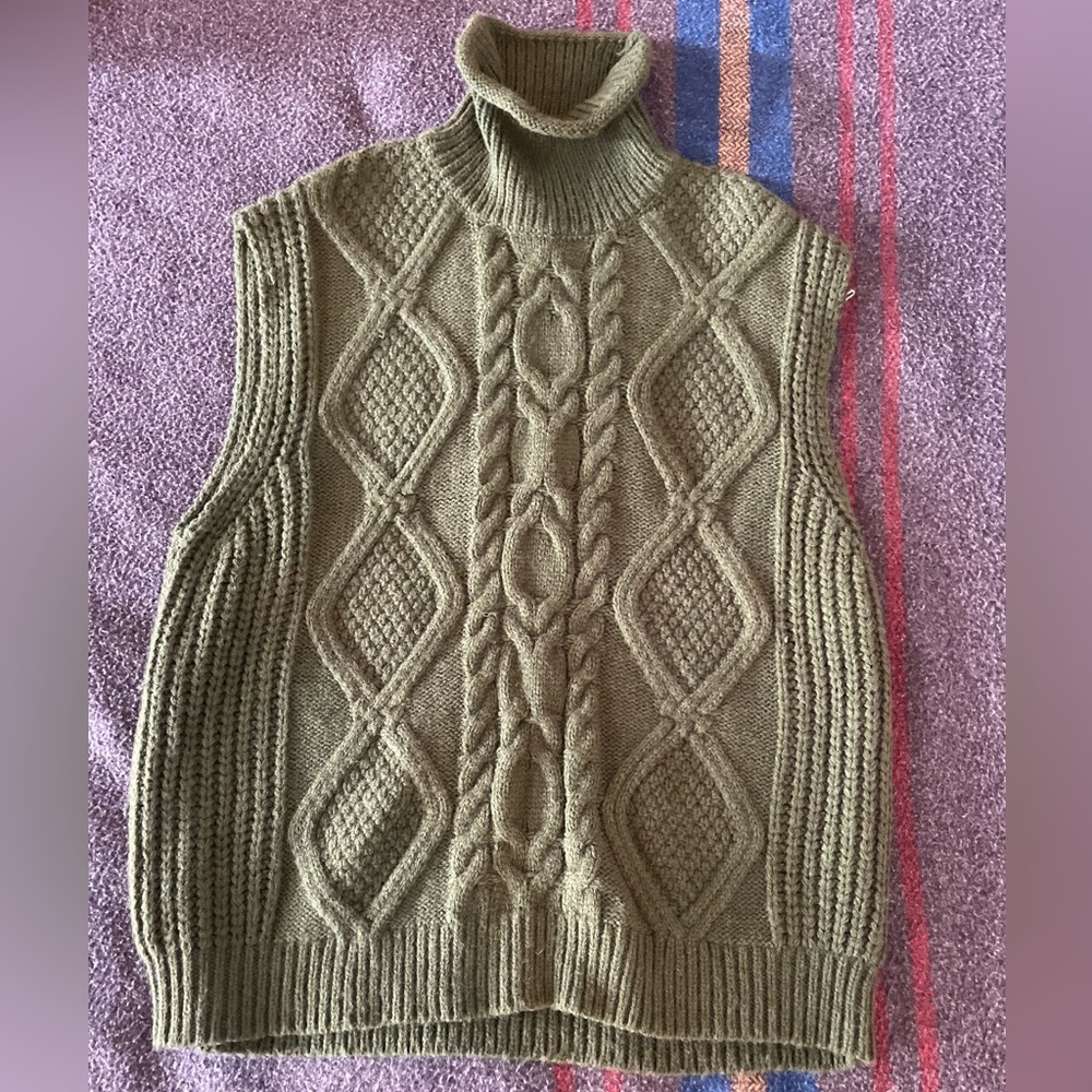 Anthropologie sleeveless sweater, one size. Moss Green